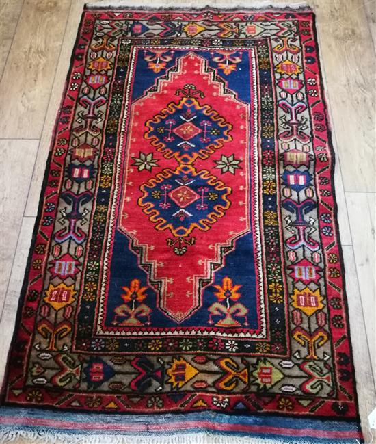 A Turkish rug 150 x 91cm
